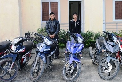 Dung the nhan vien cua vo ra vao cong ty cuom hang chuc xe may hinh anh