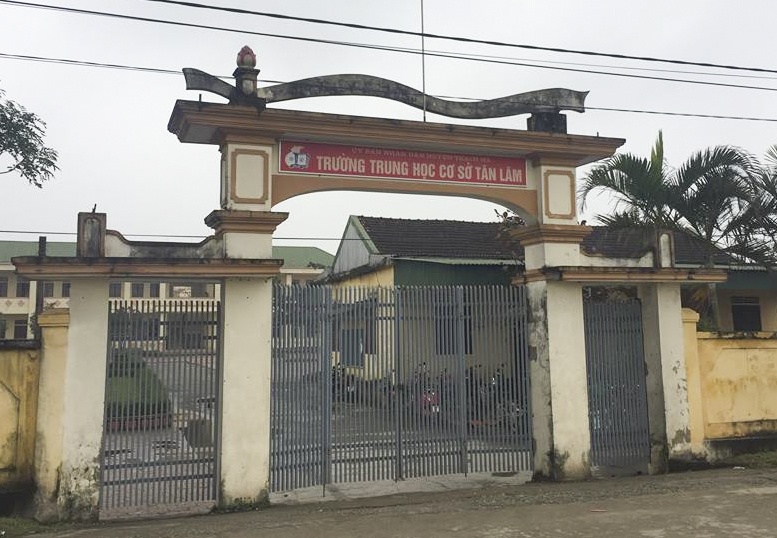 nu sinh lop 7 tu tu tren lop hoc anh 2