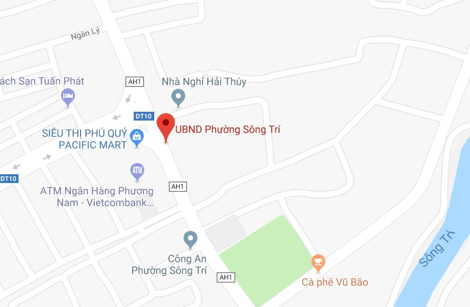 nam sinh dùng lửa đốt thử xăng ảnh 2 nam sinh dung lua dot thu xang anh 2