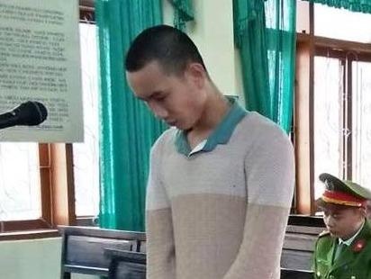 Thanh nien chem nhan vien y te vi bi tu choi truyen dich hinh anh