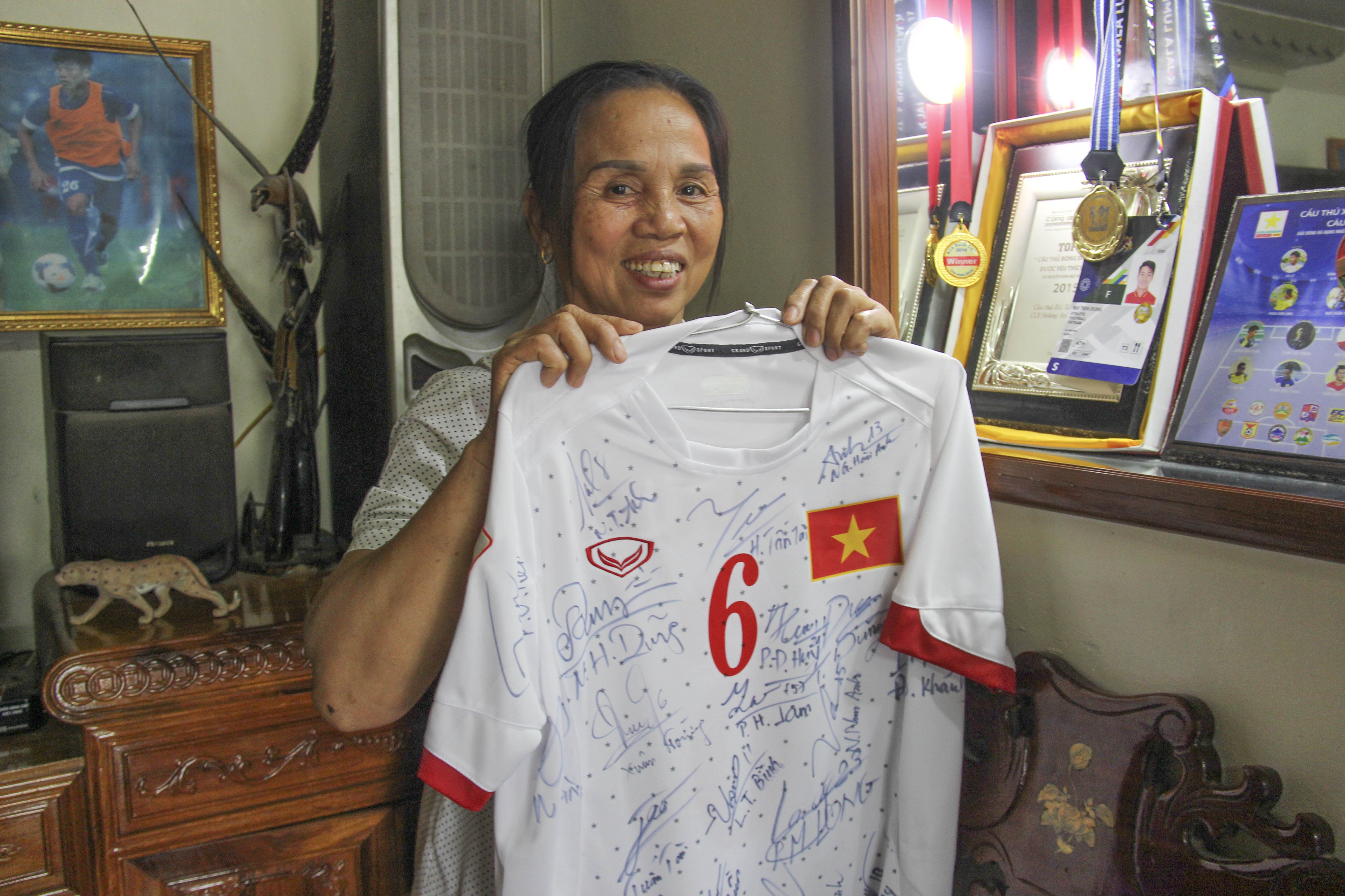 bố mẹ Bùi Tiến Dũng ảnh 2 bo me Bui Tien Dung anh 2