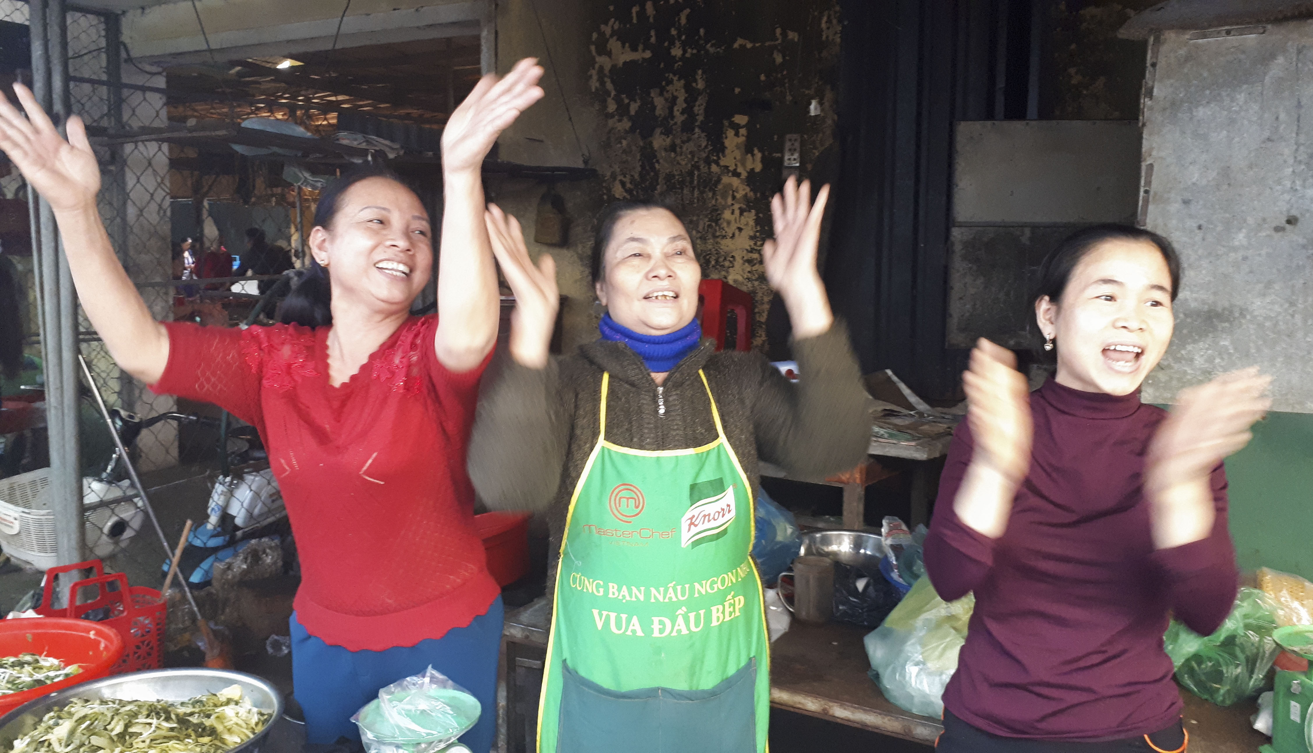 Nguoi dan que nha Ha Tinh cho doi trung ve Tien Dung toa sang hinh anh