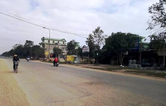 Tren duong ve nha, can bo huyen bi dam nhap vien hinh anh