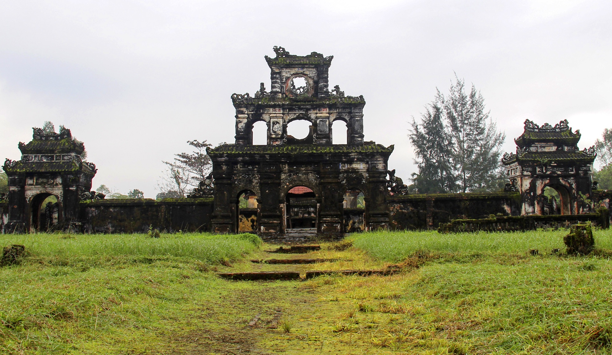 noi yen nghi 3 vi vua trieu Nguyen anh 8