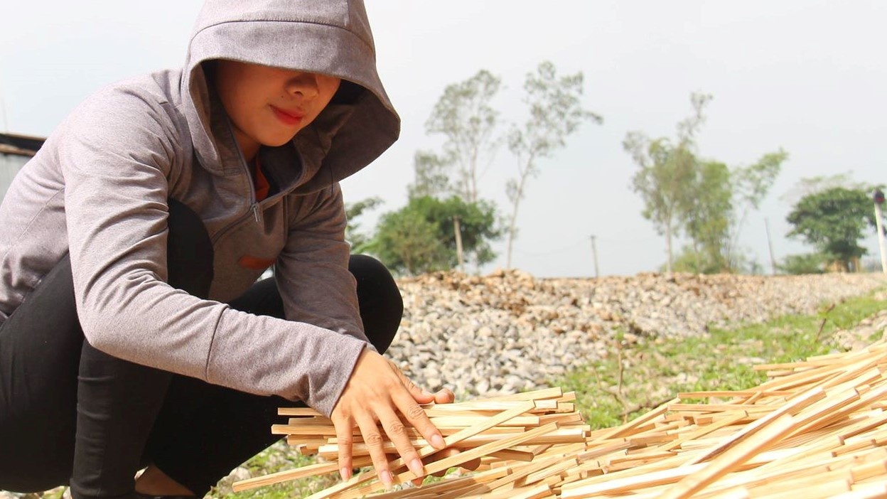 Tet no am nho nghe vot dua sach tu than cau rung hinh anh