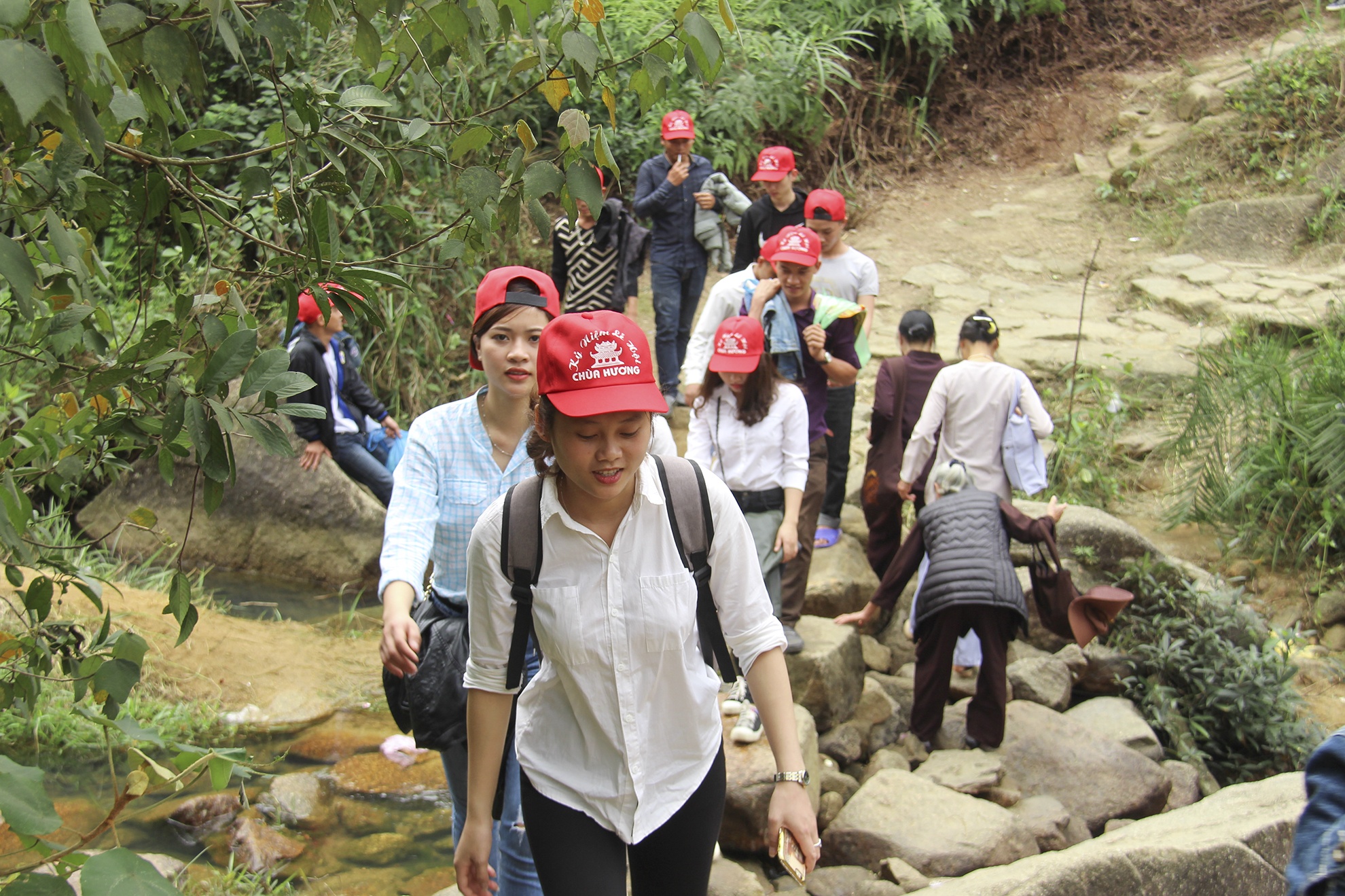 nghin nguoi do ve tray hoi chua Huong Tich anh 5
