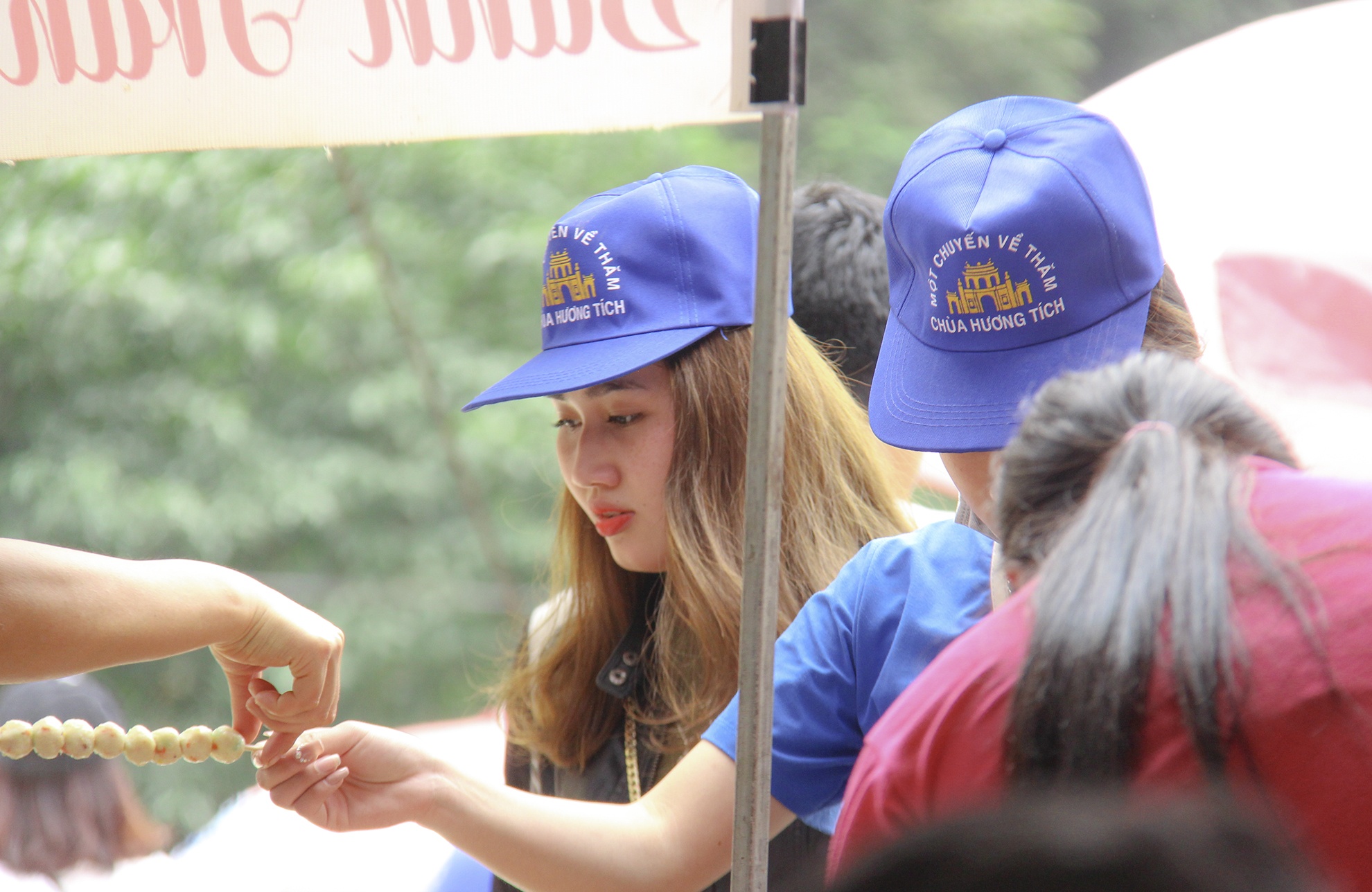 nghin nguoi do ve tray hoi chua Huong Tich anh 9