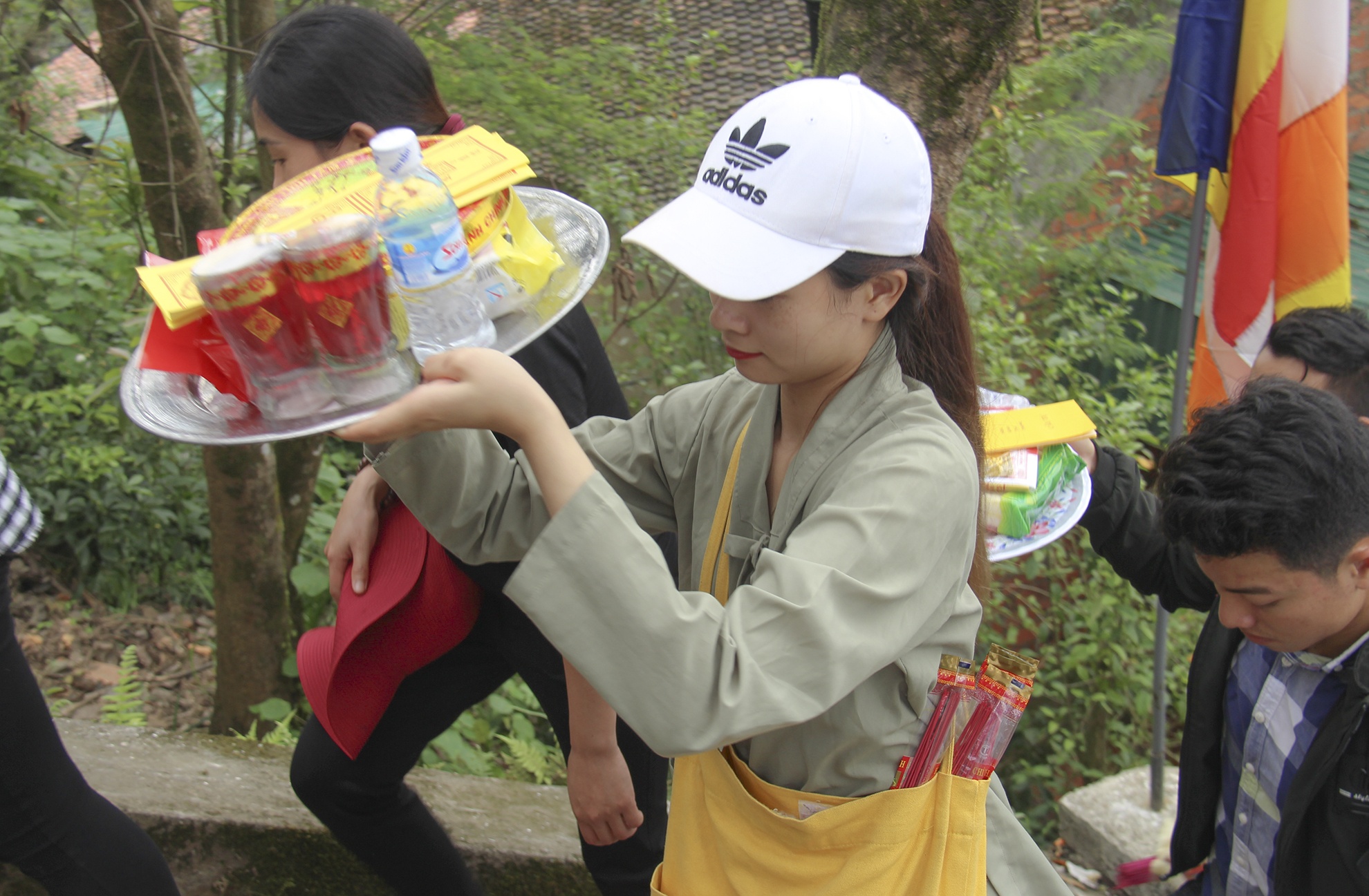 nghin nguoi do ve tray hoi chua Huong Tich anh 12