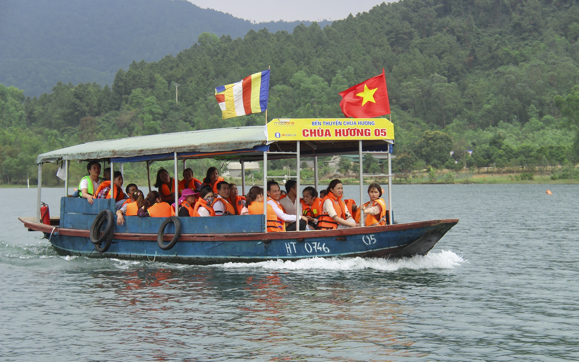 nghin nguoi do ve tray hoi chua Huong Tich anh 4