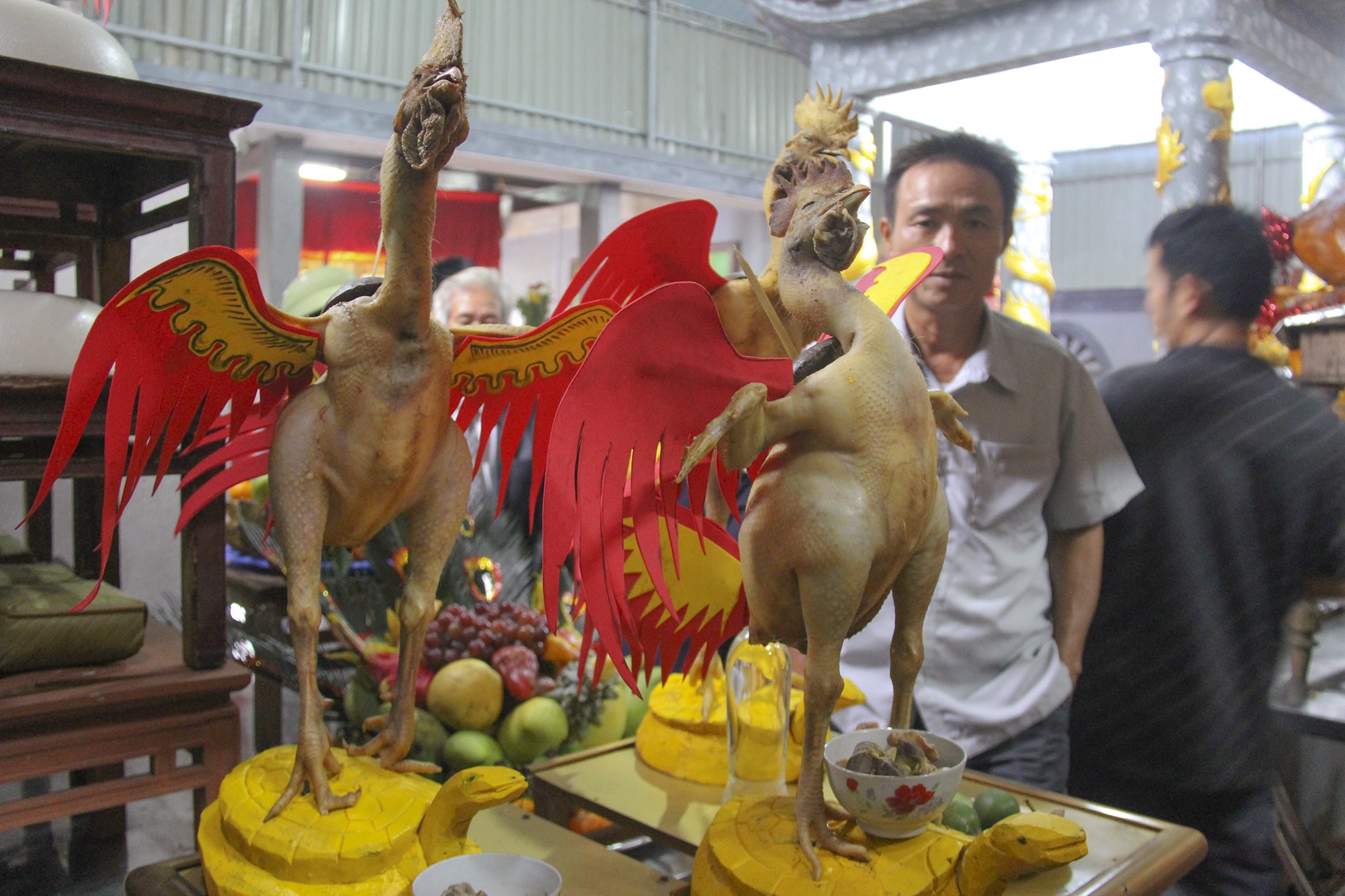 Nhung chu 'ga hoa phuong' tren mam co ngay ram hinh anh