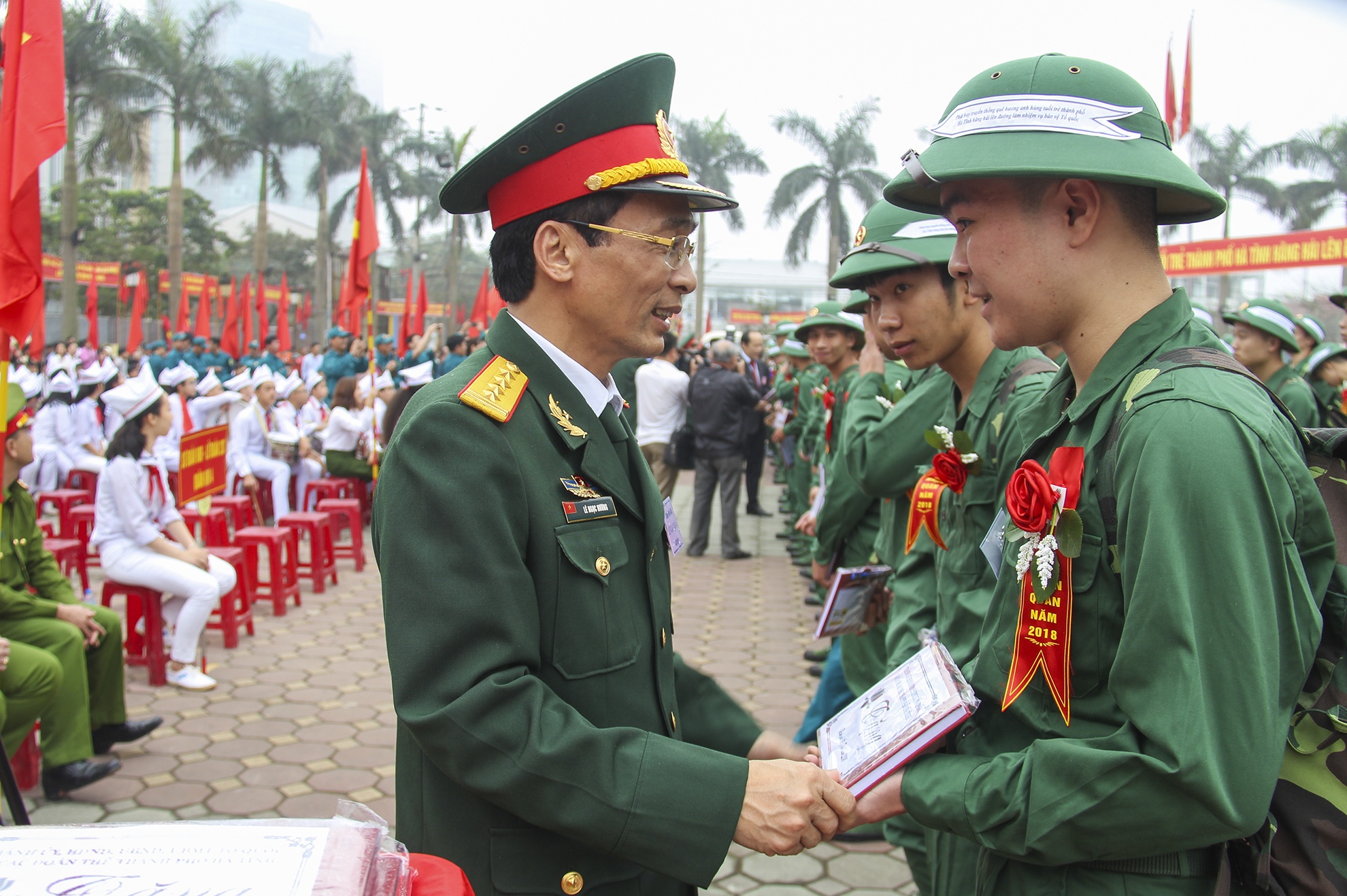 thanh nien Ha Tinh nhap ngu anh 2