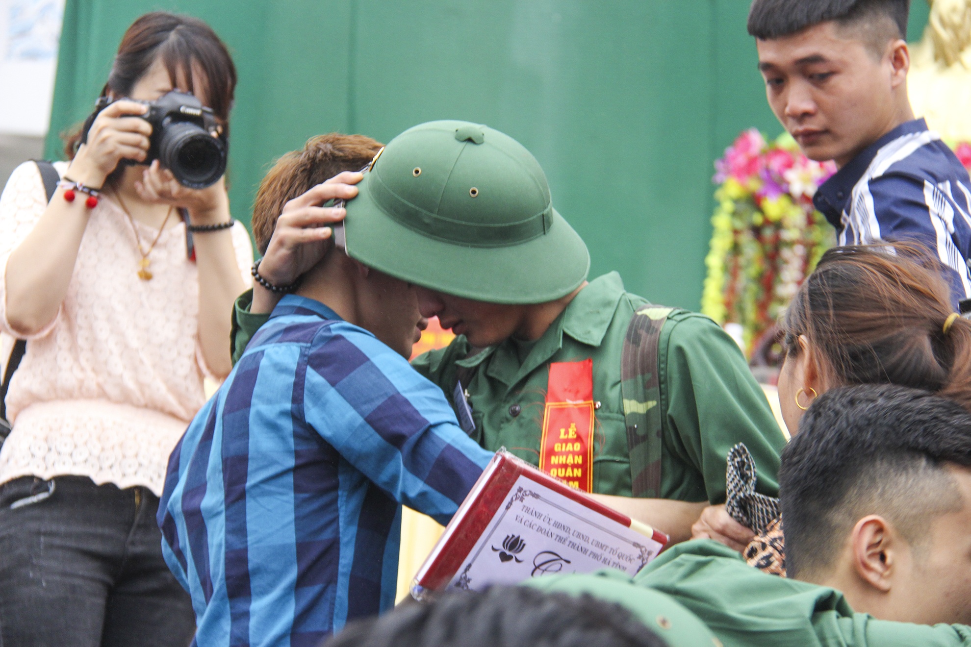 thanh nien Ha Tinh nhap ngu anh 3