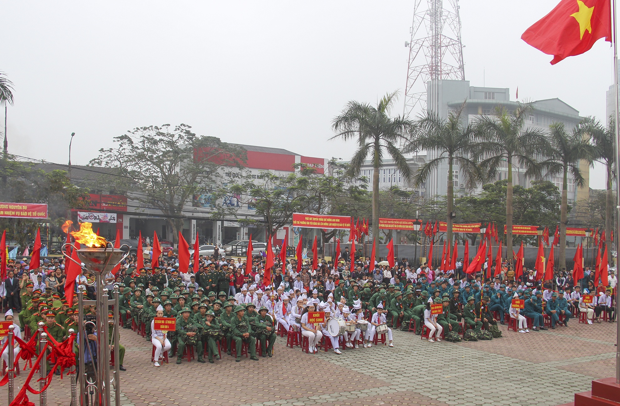 thanh nien Ha Tinh nhap ngu anh 1