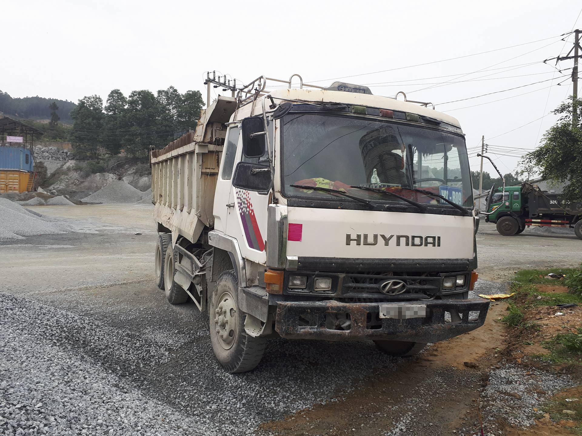 Xe cho da nghi tu troi tong chet 1 nguoi, 2 bi thuong hinh anh