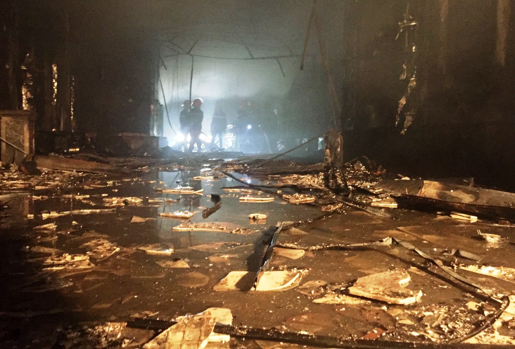 Ben trong quan karaoke nhat nhi Ha Tinh bi thieu rui hinh anh