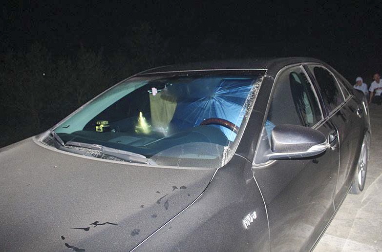 Chong bao cong an khi phat hien vo va hang xom co thu tren xe hinh anh