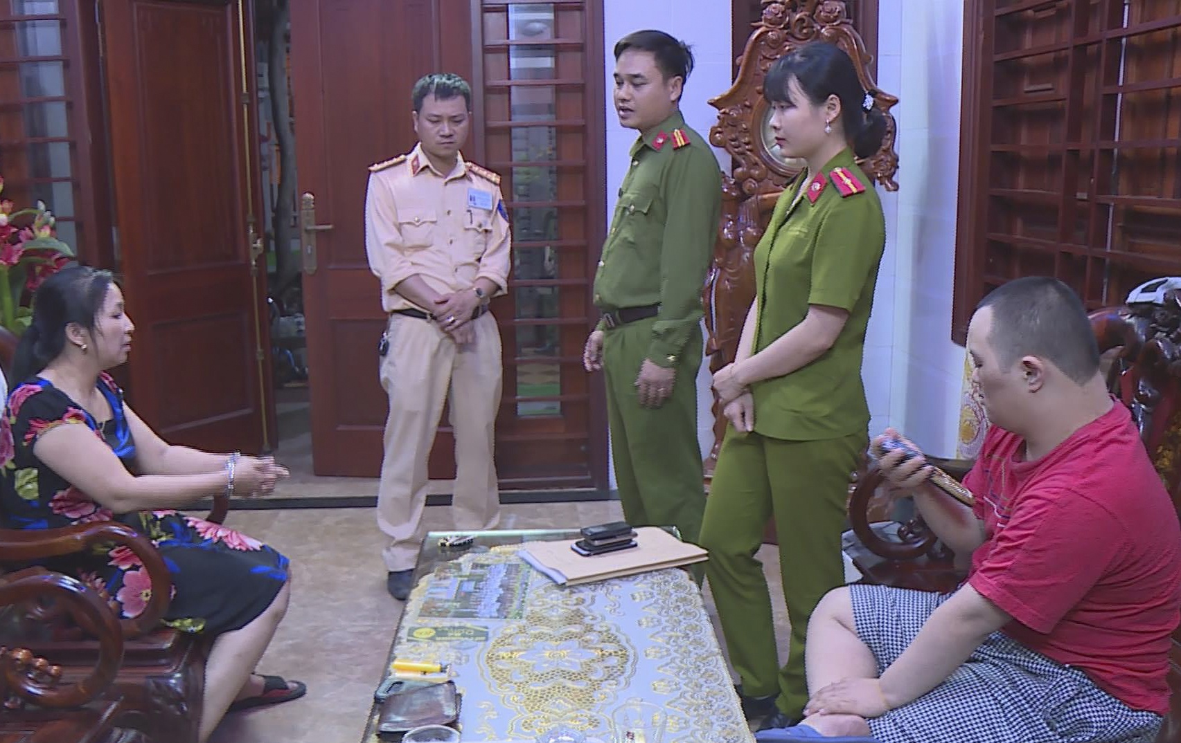 Pha duong day lo de lon o Ha Tinh, bat 14 nghi can hinh anh