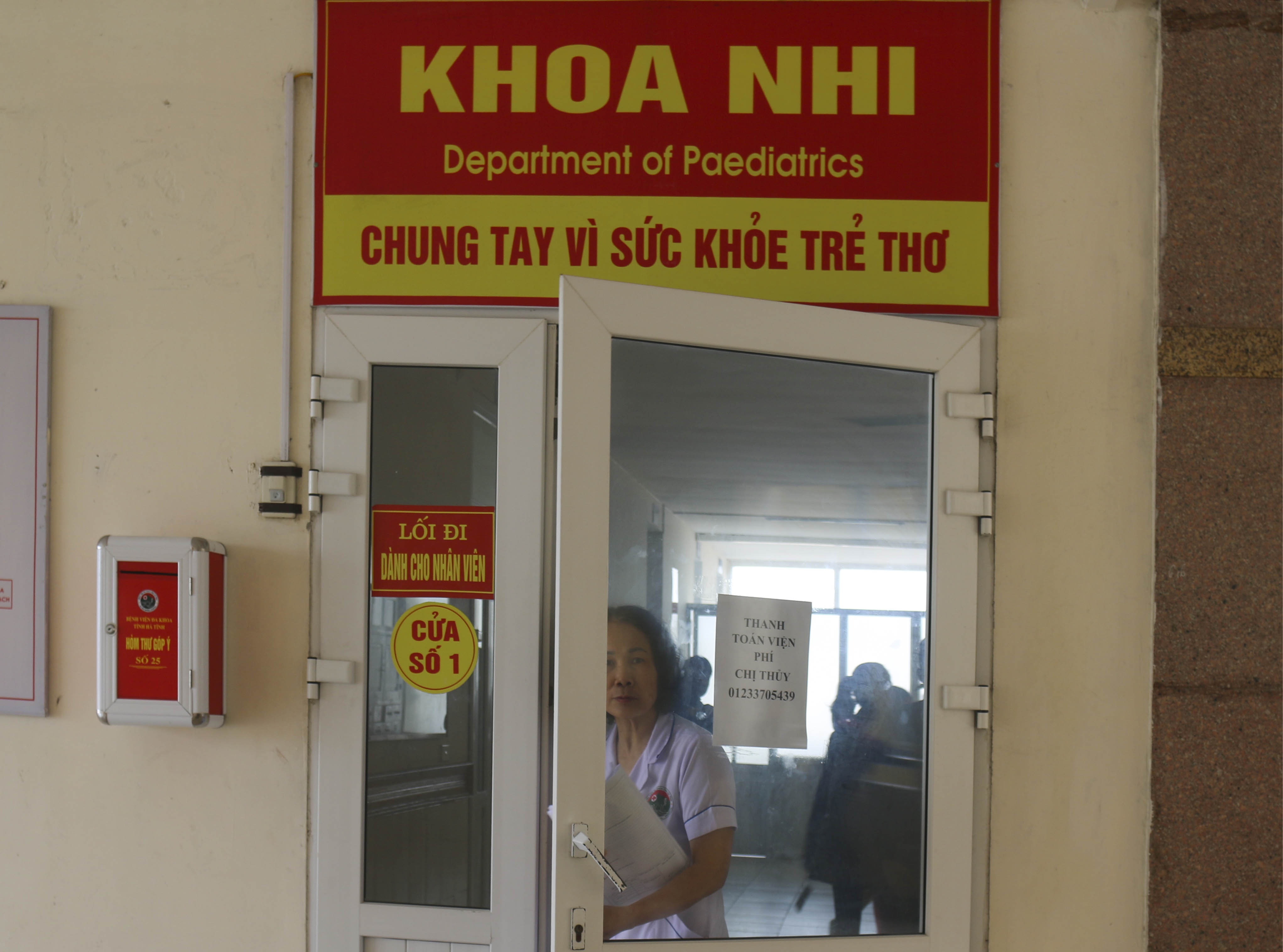 hành hung bác sĩ ảnh 2 hanh hung bac si anh 2