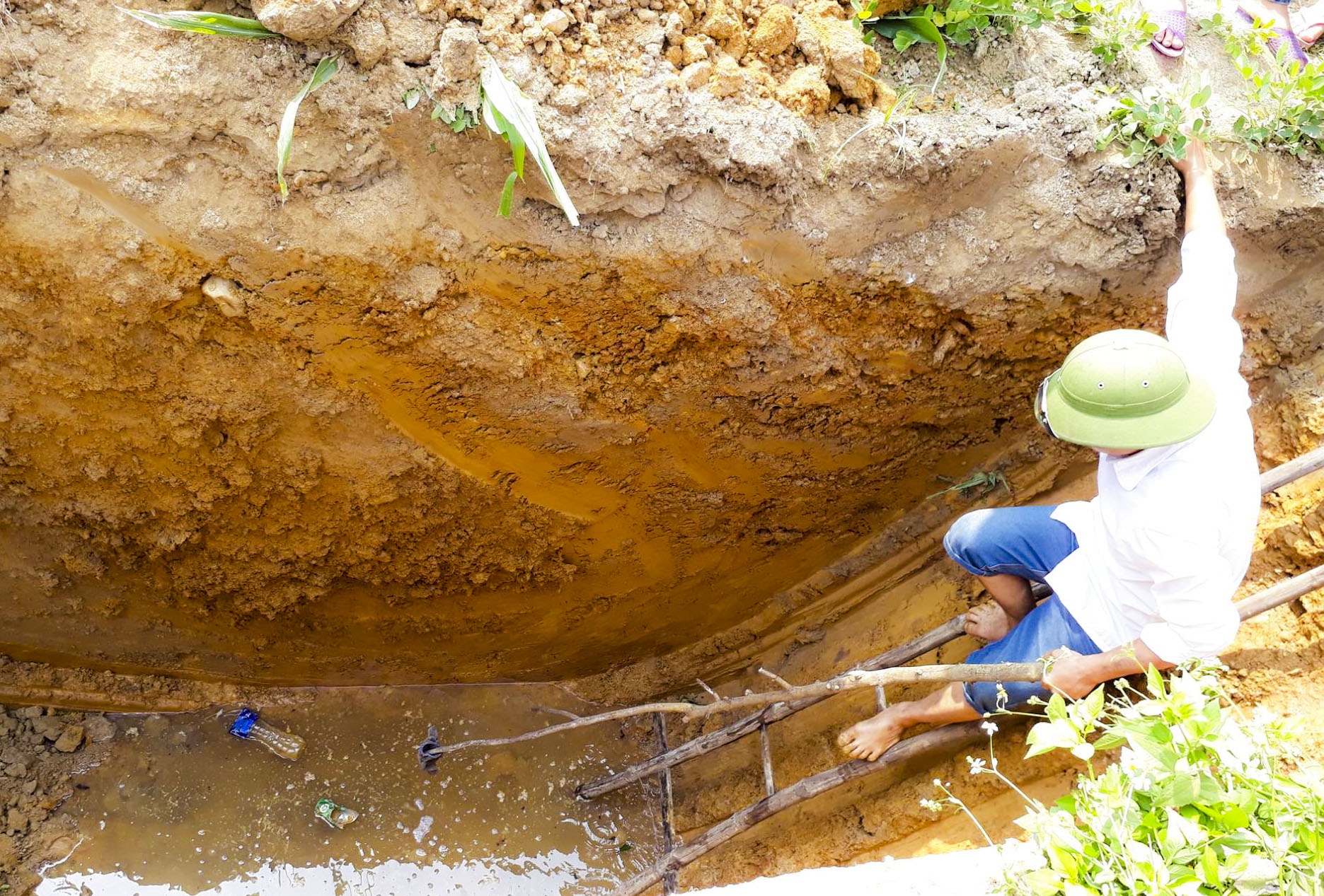 giếng nước nhiễm dầu ảnh 1 gieng nuoc nhiem dau anh 1