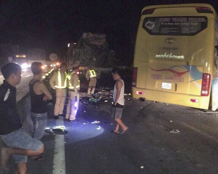 xe khach tong xe dau keo anh 2