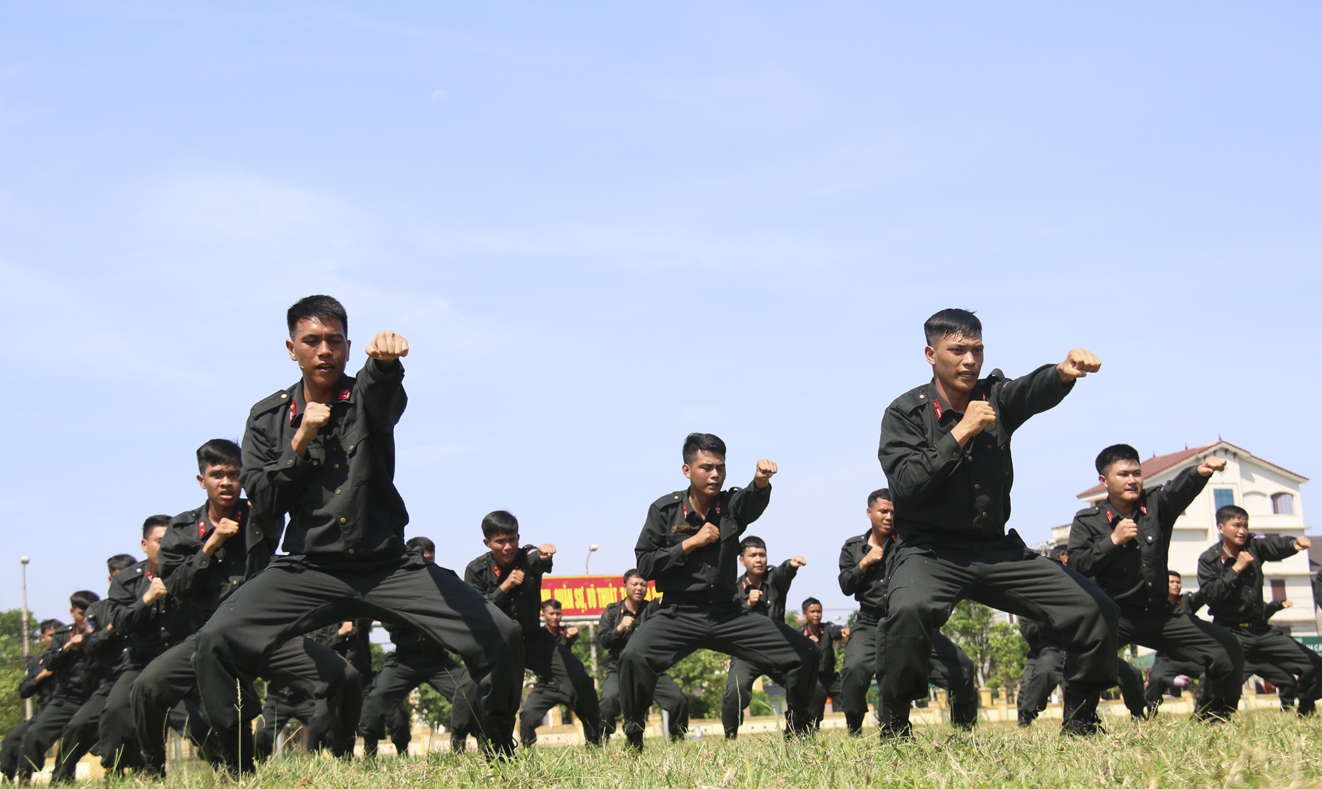 canh sat bieu dien vo thuat anh 1