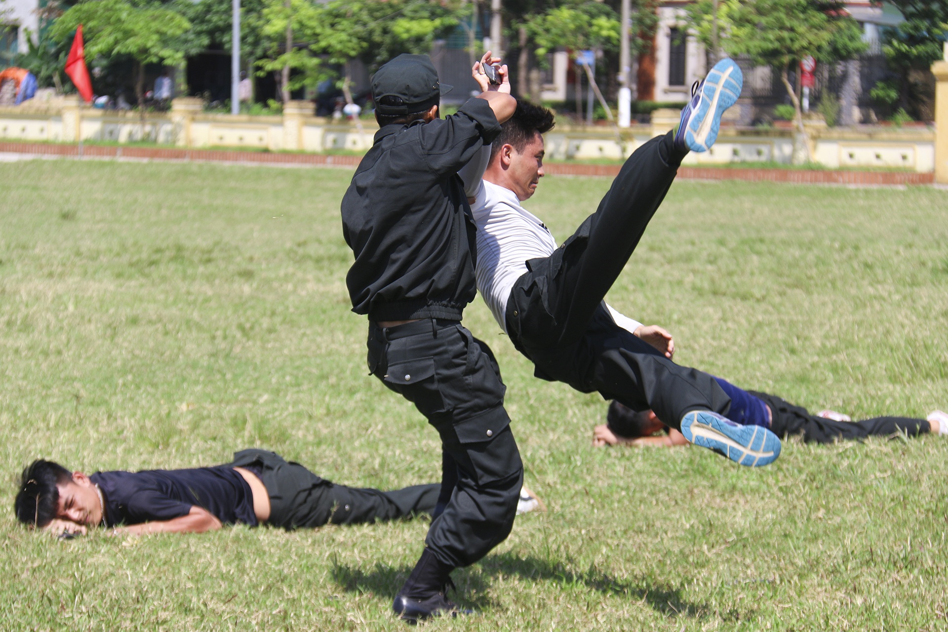 canh sat bieu dien vo thuat anh 3