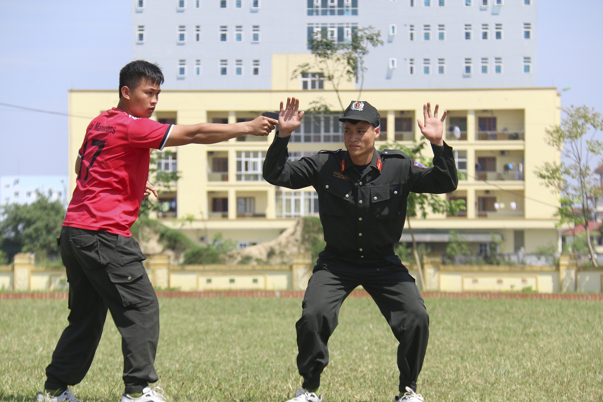 canh sat bieu dien vo thuat anh 7