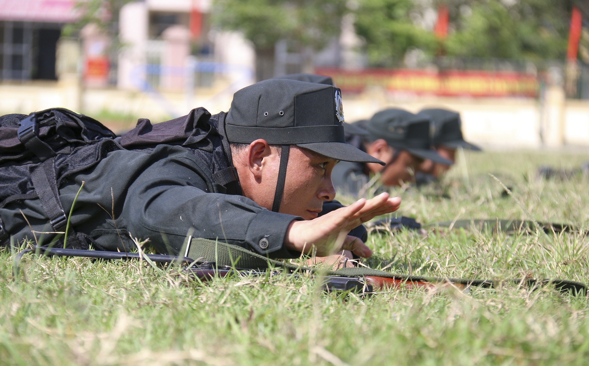 canh sat bieu dien vo thuat anh 12