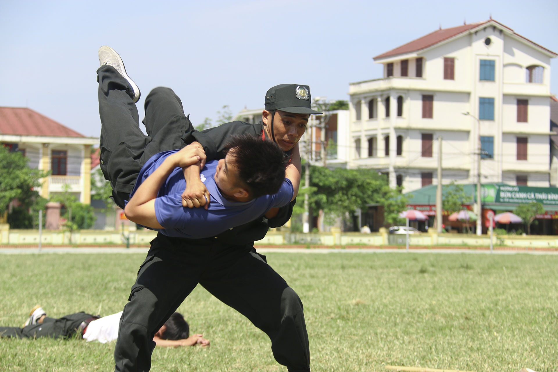 canh sat bieu dien vo thuat anh 4