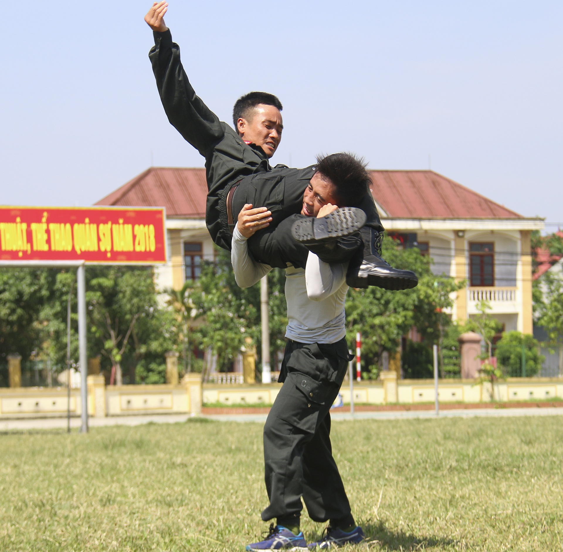 canh sat bieu dien vo thuat anh 5