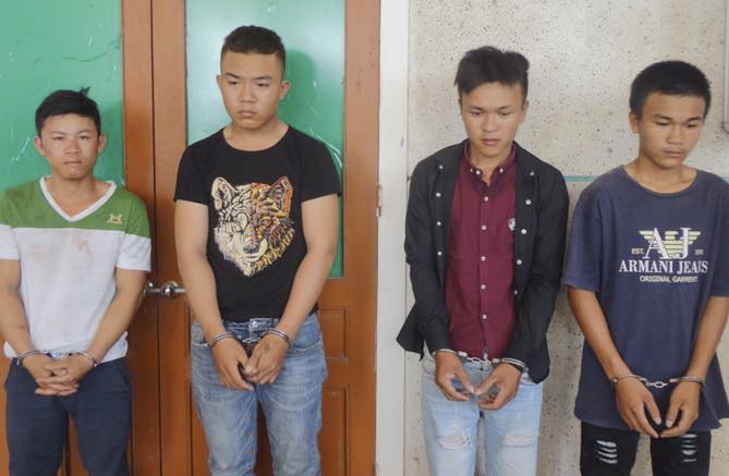 Nhom 9X vac kiem chan oto 'xin' tien doc quoc lo hinh anh