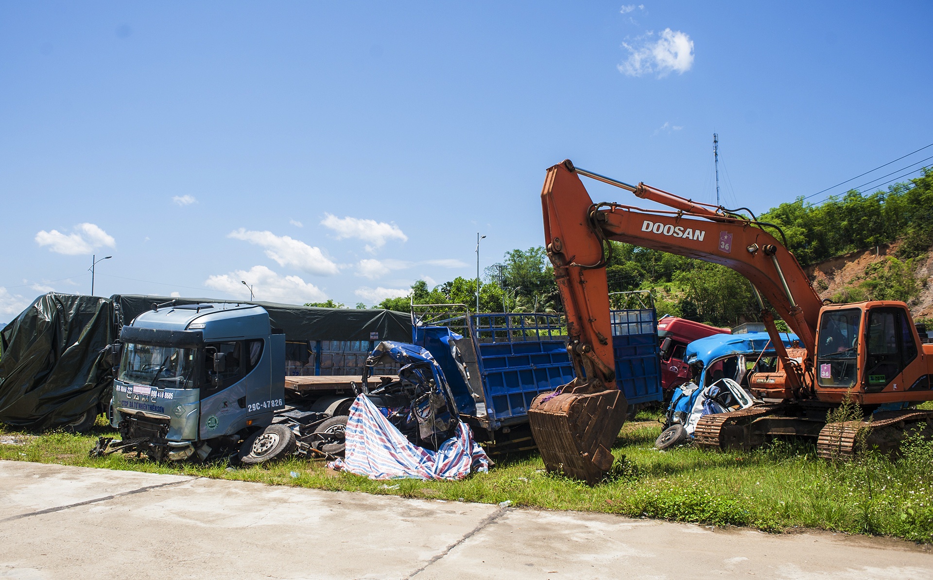 nghia dia xe gap tai nan anh 8