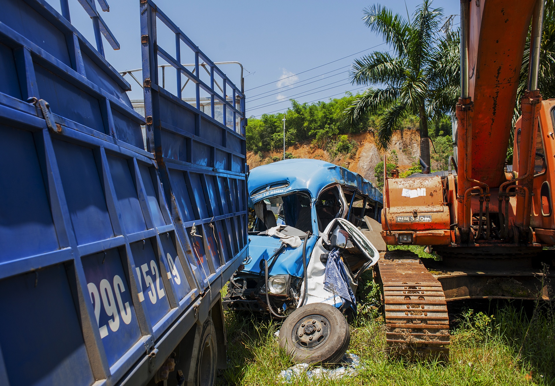 nghia dia xe gap tai nan anh 14