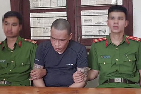 Ke nghien ma tuy thu lo 'hung khi nong' trong nha hinh anh