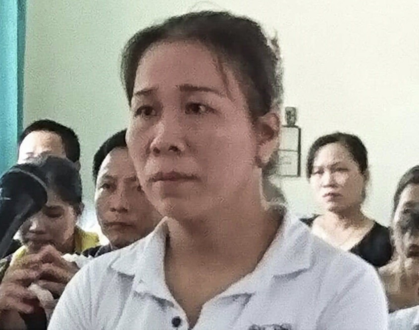 Nu tieu thuong hat tiet lon vao nguoi chu tich huyen linh 4 thang tu hinh anh