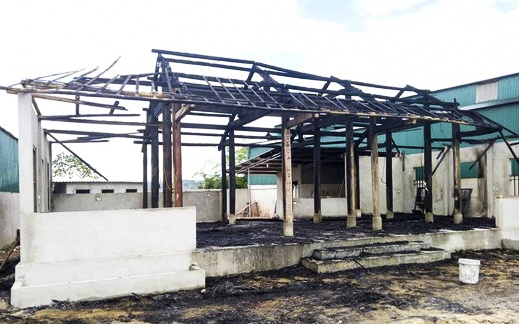 Cham lua dot quan hang xom vi so mat khach hinh anh