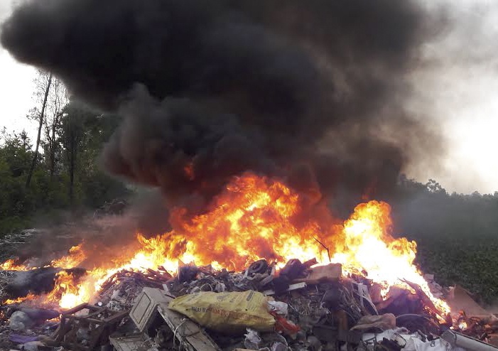 Bai rac 11 ha chay 2 ngay giua nang nong hinh anh