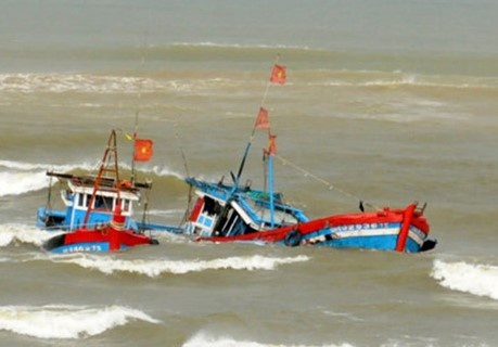 Tau ca chim tren bien, 3 ngu dan mat tich hinh anh