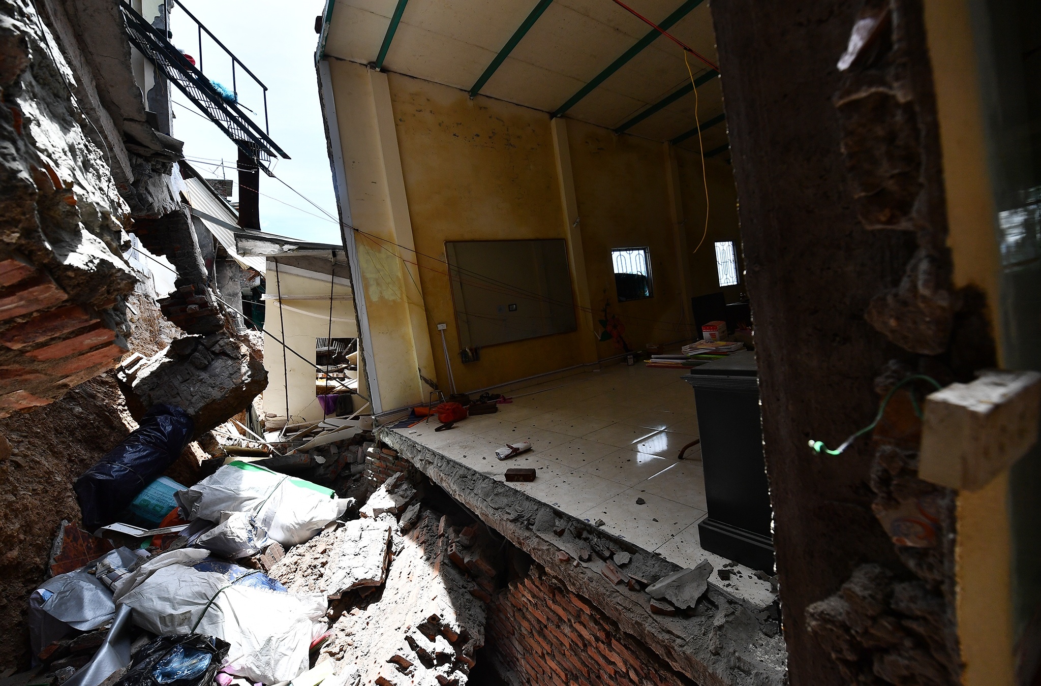 Sập nhà ở Hoà Bình ảnh 2 Sap nha o Hoa Binh anh 2