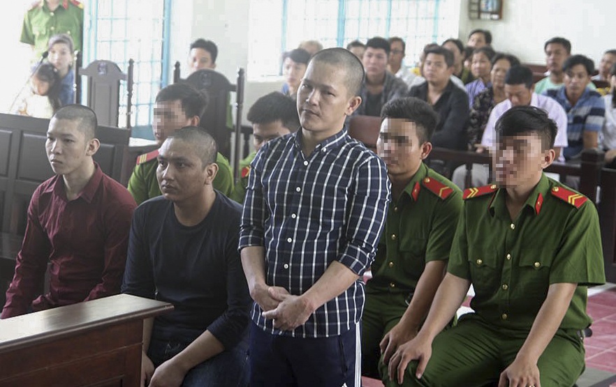 Nao loan tai phien toa anh 1