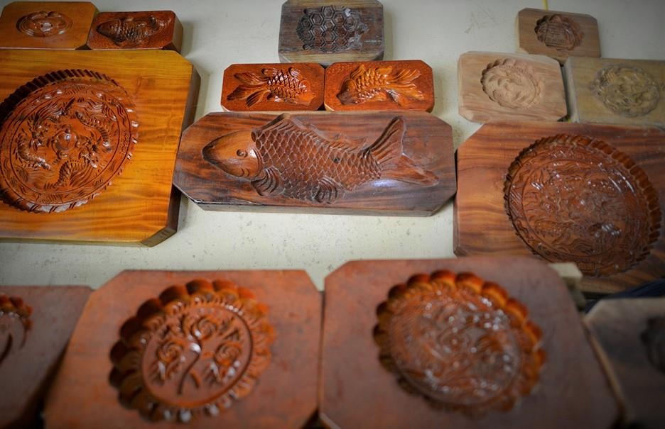 Nghe lam khuon banh trung thu bang go xa cu o dat Ha Thanh hinh anh