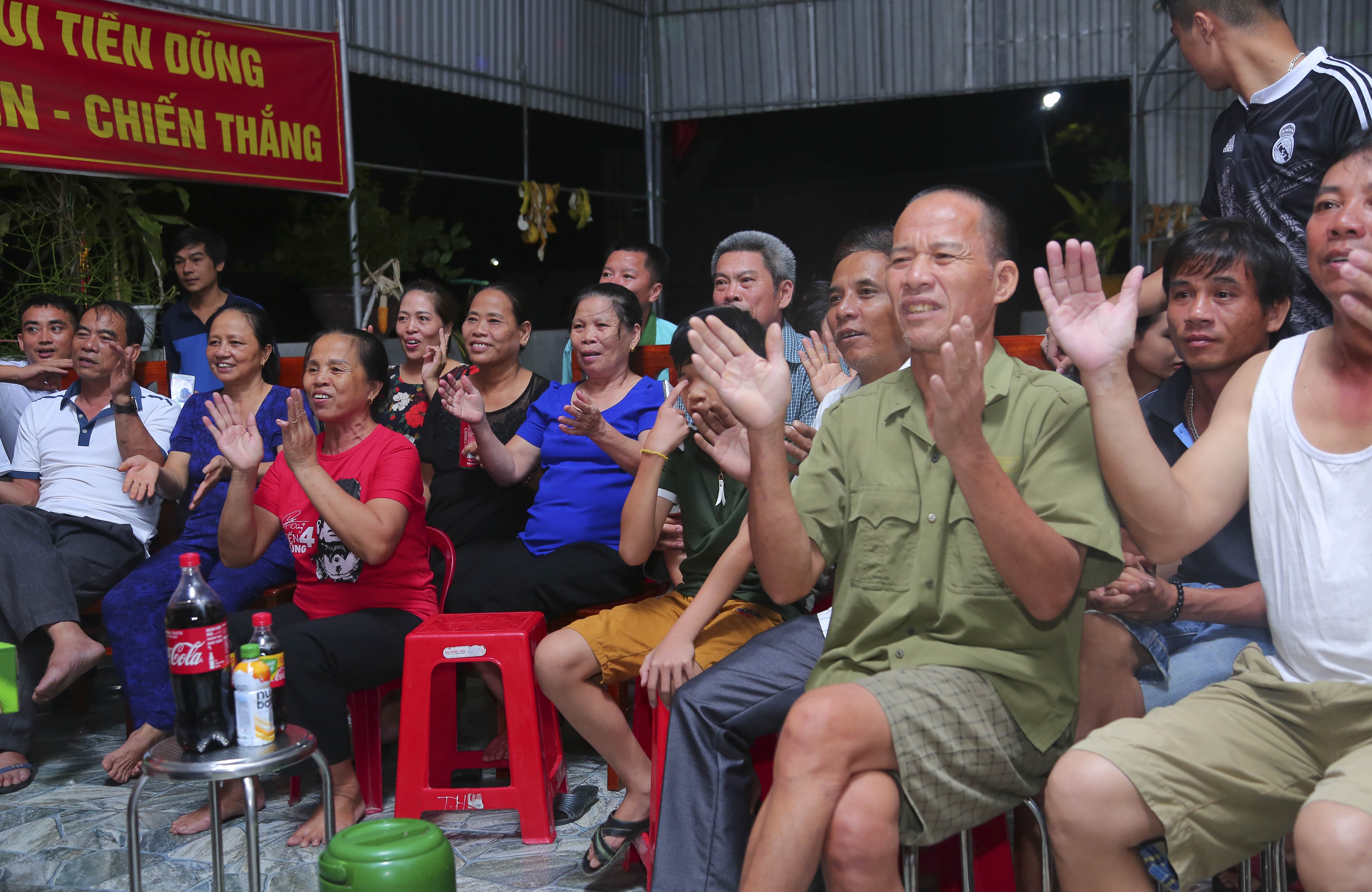 khong khi que nha hau ve Bui Tien Dung anh 2