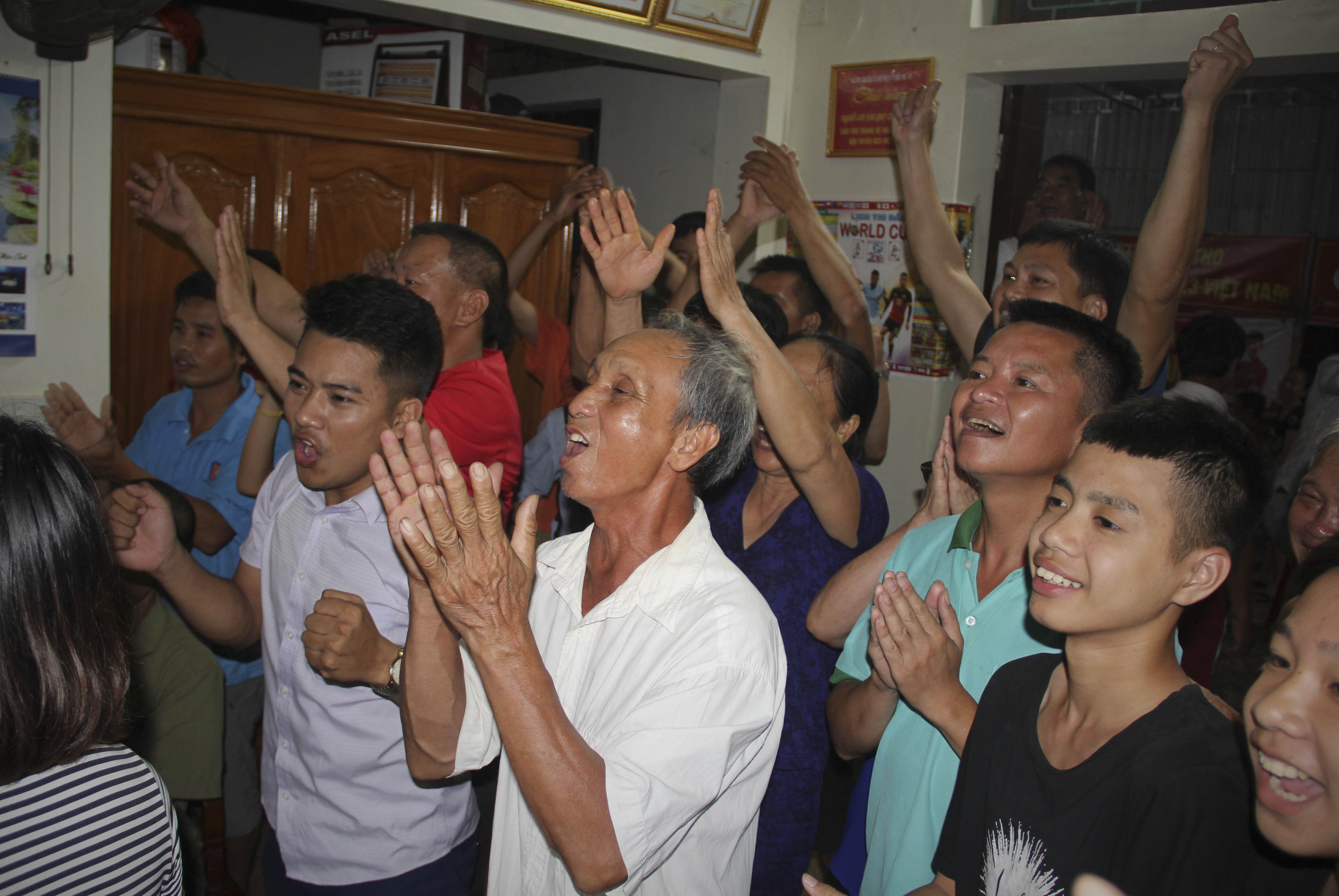 an mung chien thang Olympic Viet Nam anh 7