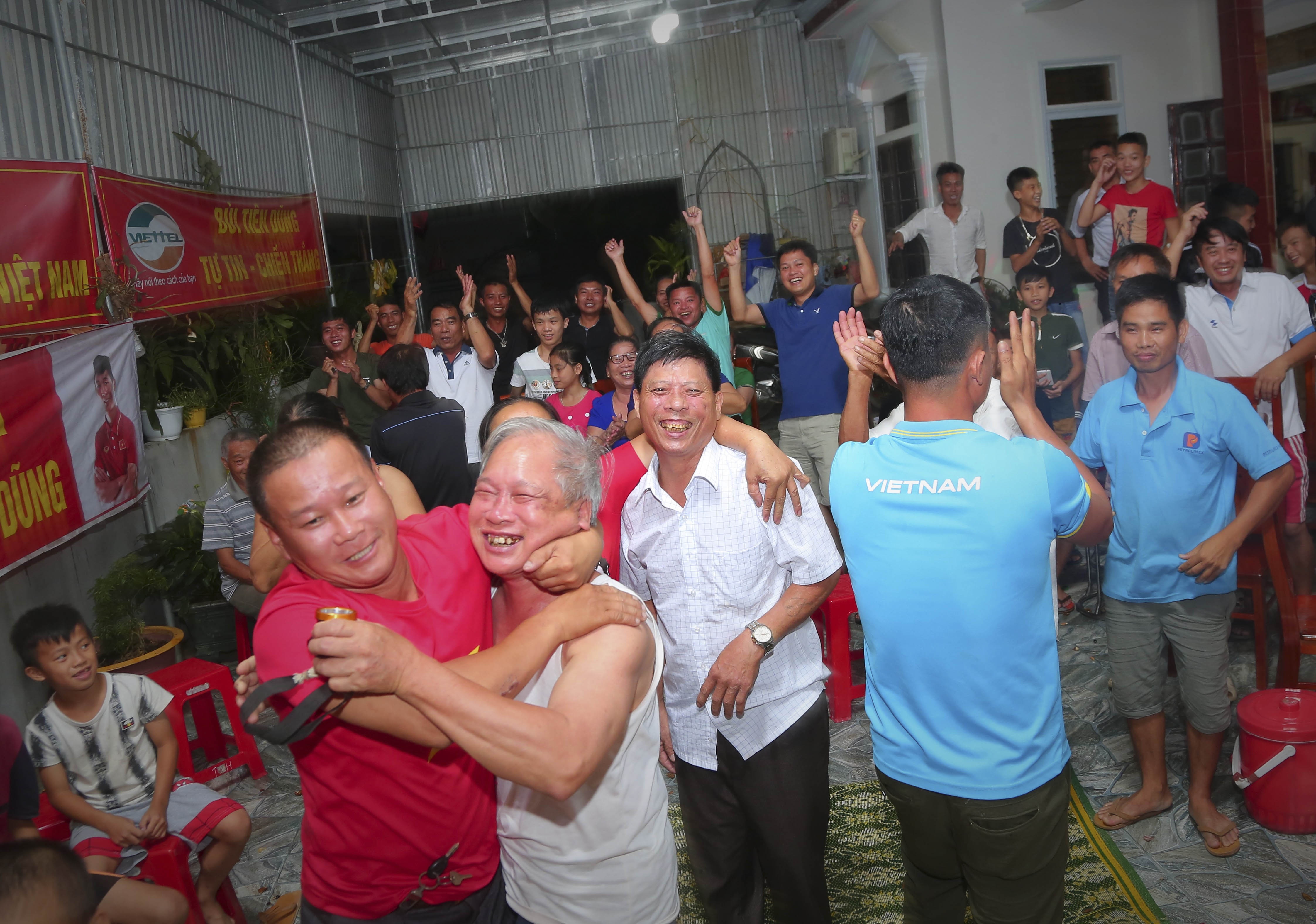 an mung chien thang Olympic Viet Nam anh 3