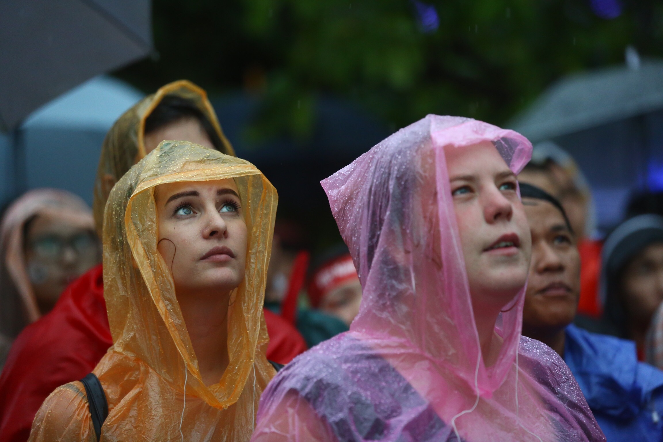 co dong vien doi mua xem Olympic Viet Nam anh 9