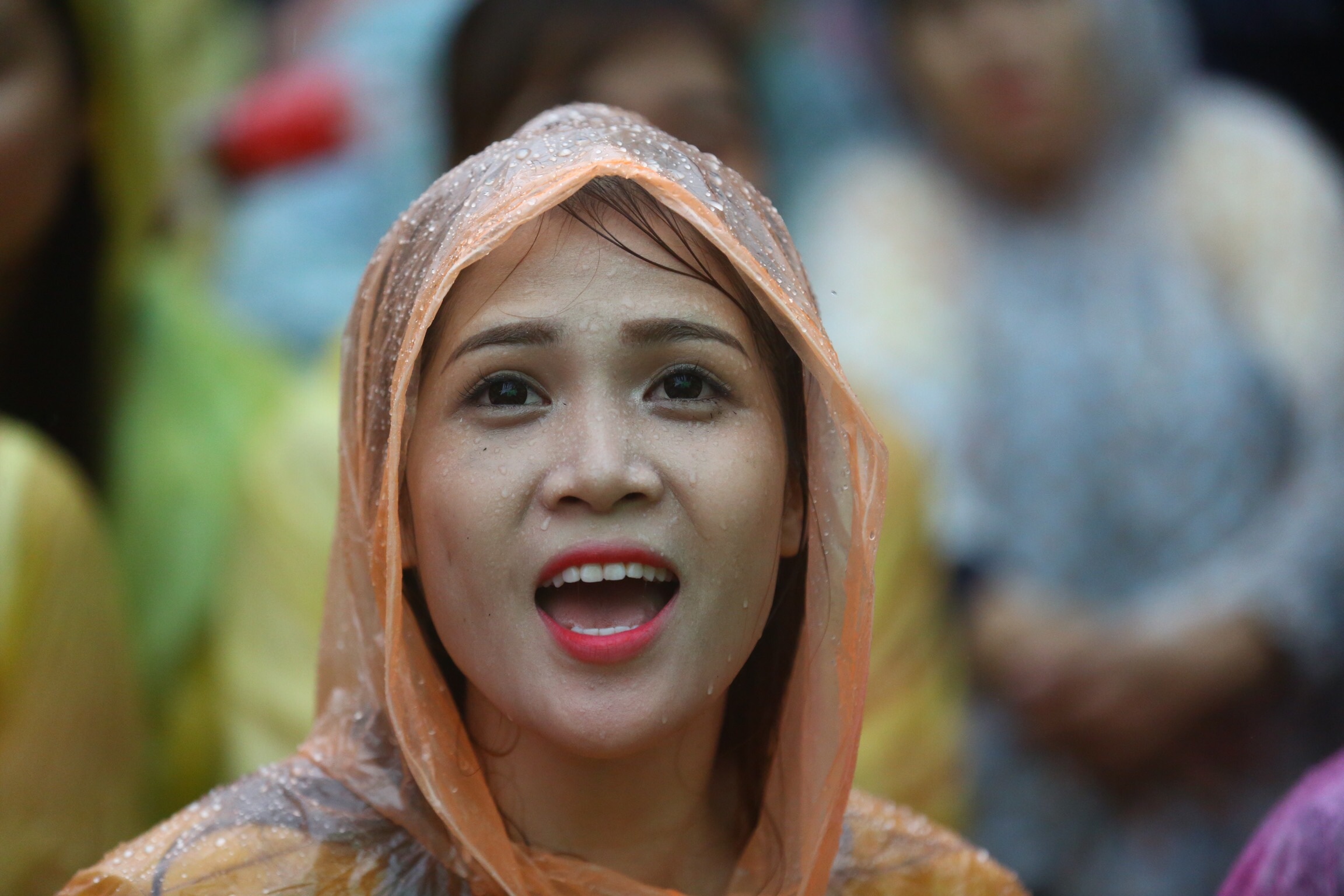 co dong vien doi mua xem Olympic Viet Nam anh 7