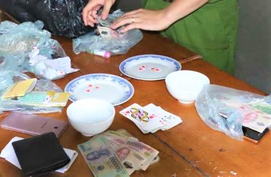 triệt phá ổ nhóm đánh bạc ảnh 2 triet pha o nhom danh bac anh 2