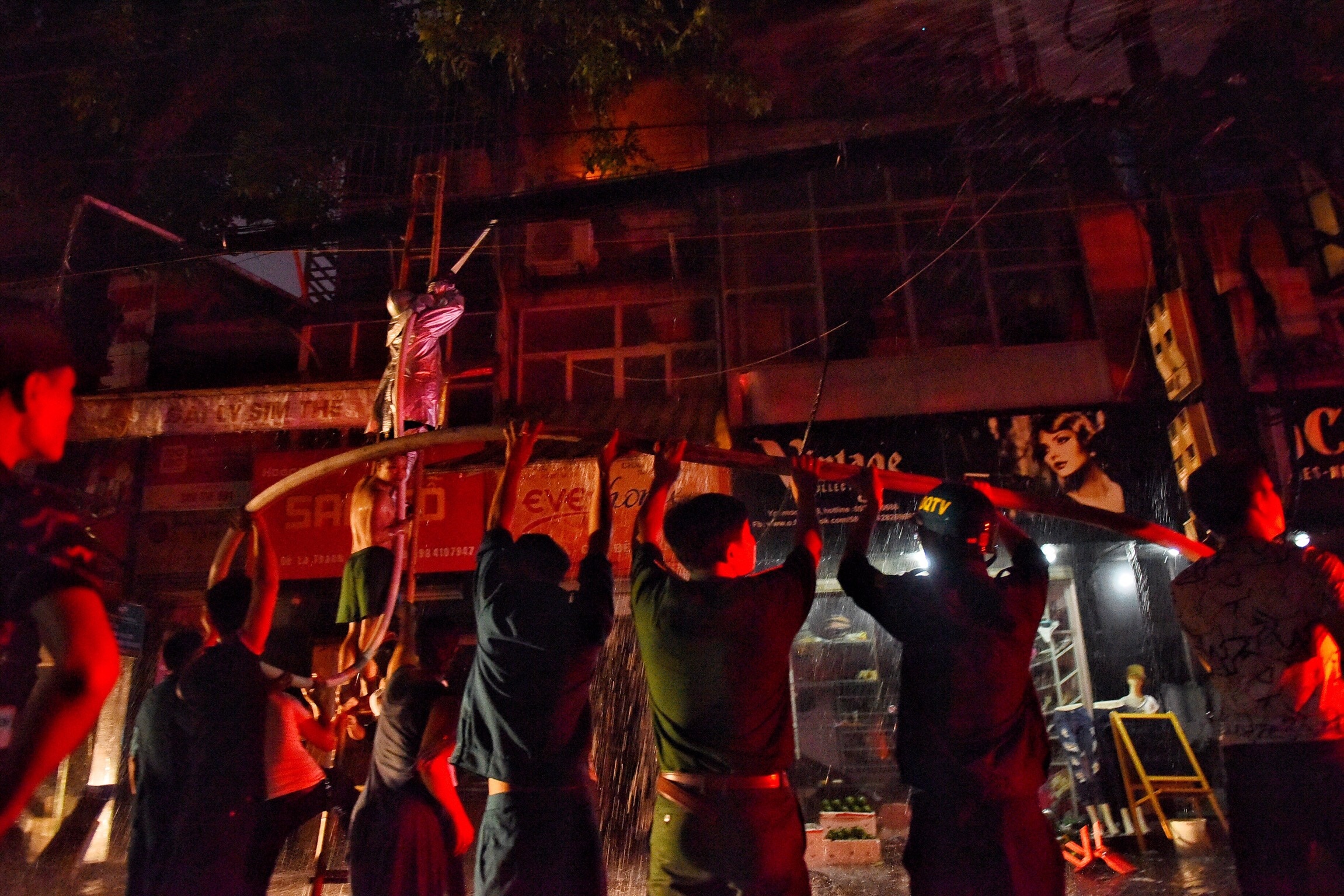 hiện trường vụ cháy nhiều căn nhà ở Hà Nội ảnh 9 hien truong vu chay nhieu can nha o Ha Noi anh 9