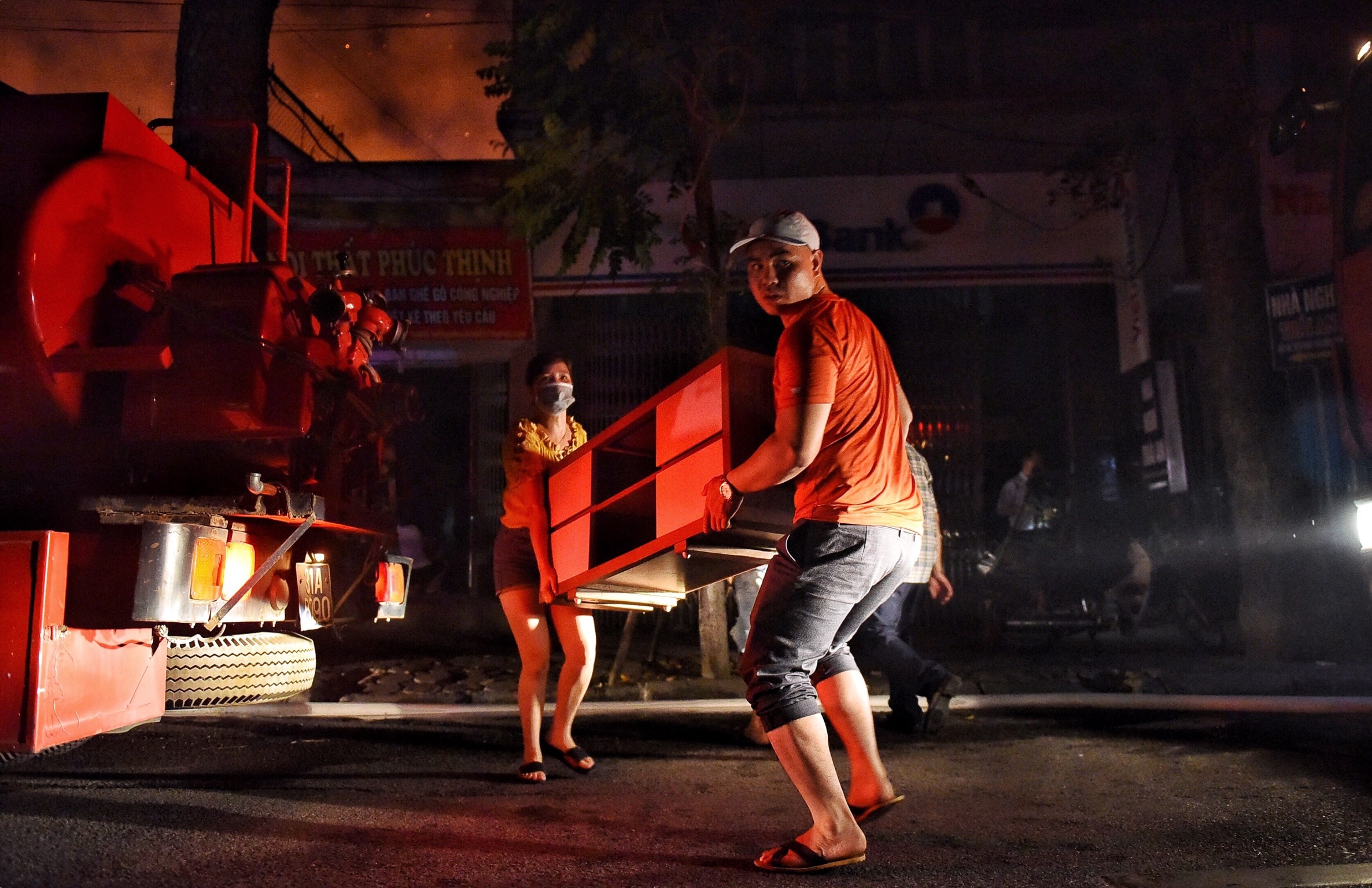 hiện trường vụ cháy nhiều căn nhà ở Hà Nội ảnh 11 hien truong vu chay nhieu can nha o Ha Noi anh 11