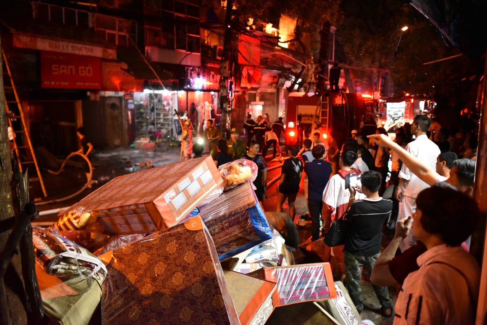 hiện trường vụ cháy nhiều căn nhà ở Hà Nội ảnh 4 hien truong vu chay nhieu can nha o Ha Noi anh 4